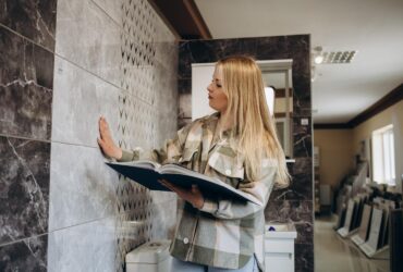 A legmeghatározóbb anyagválasztási kérdés fürdőszobatervezésnél a burkolat.