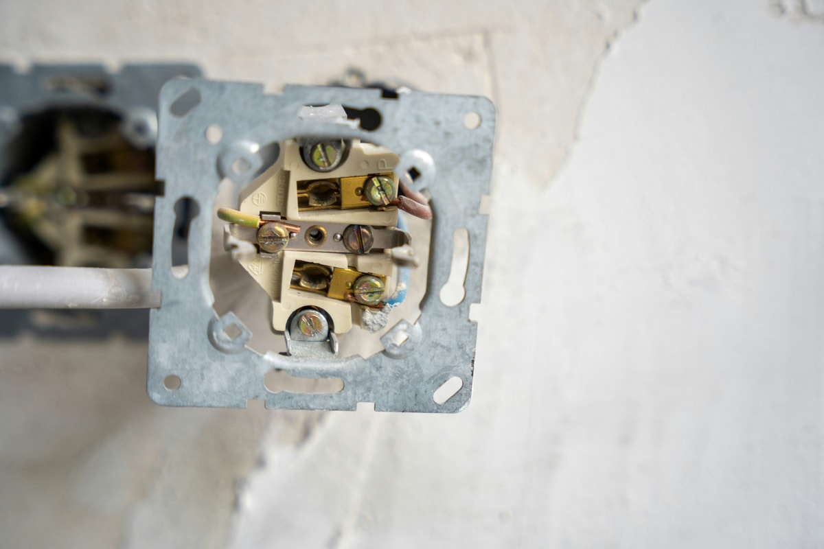 régi elektromos hálózat felújítása